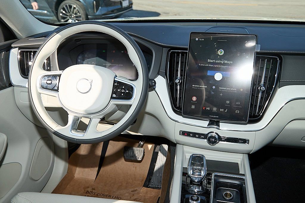 New 2026 Volvo XC60 T8 Ultra w/ Protection Package Premier image 23