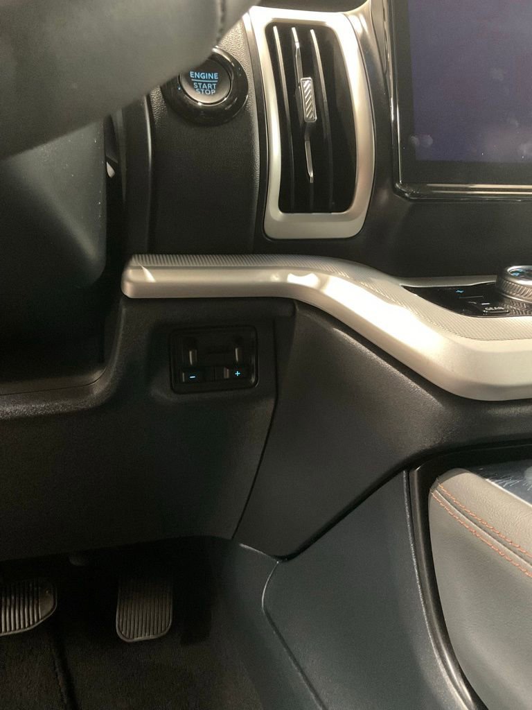 Used 2025 Ford Expedition Max Active AWD/4WD image 9