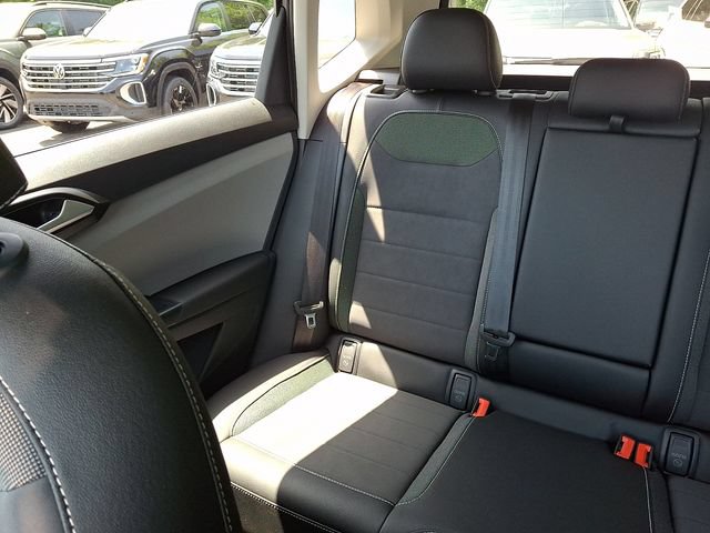 Certified 2022 Volkswagen Taos SE AWD/4WD image 19