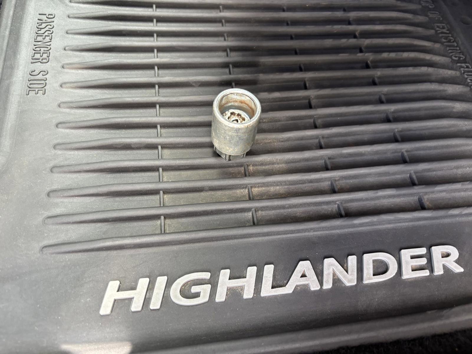 Used 2016 Toyota Highlander Limited Platinum image 50