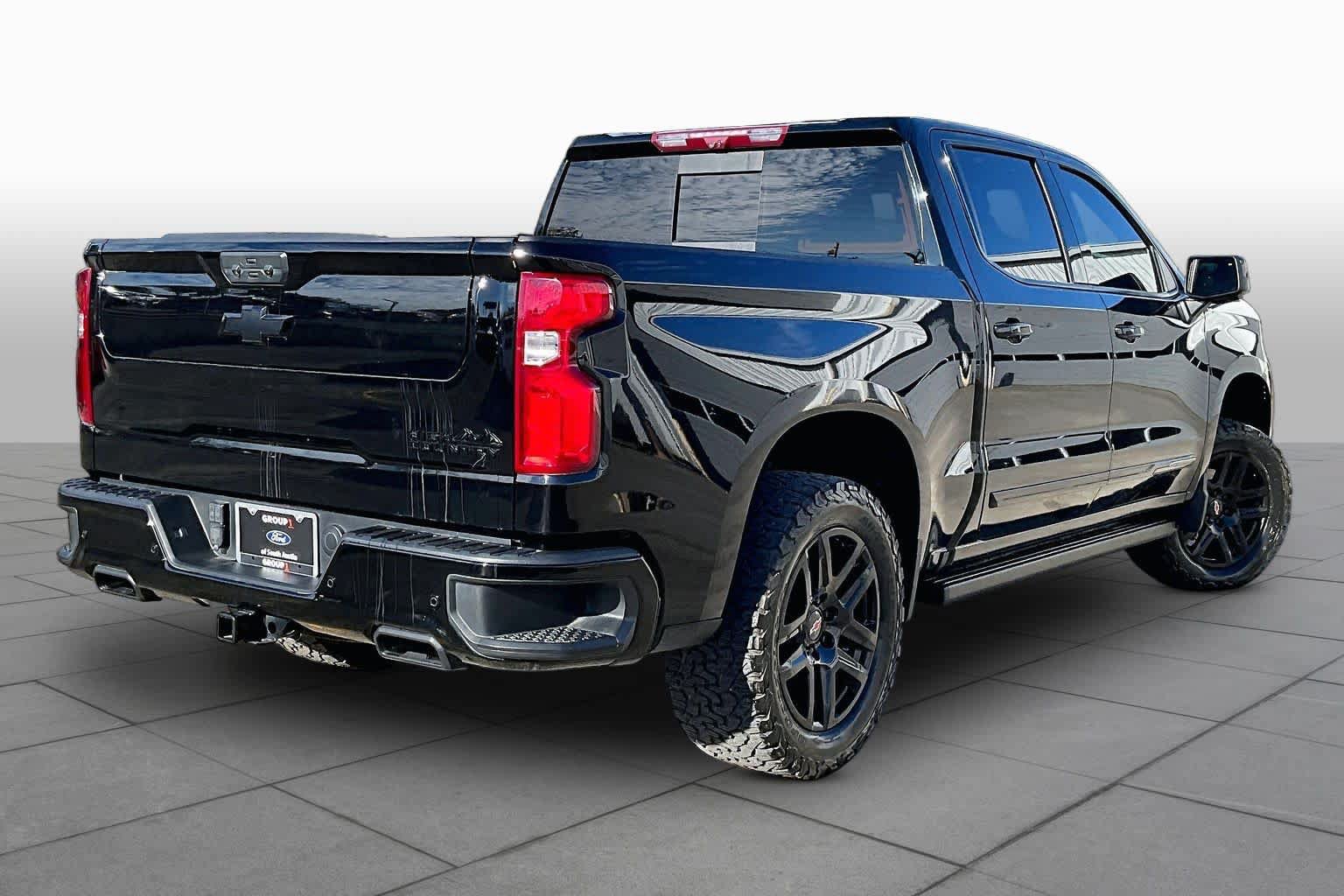 Used 2024 Chevrolet Silverado 1500 High Country w/ Midnight Edition AWD/4WD image 15