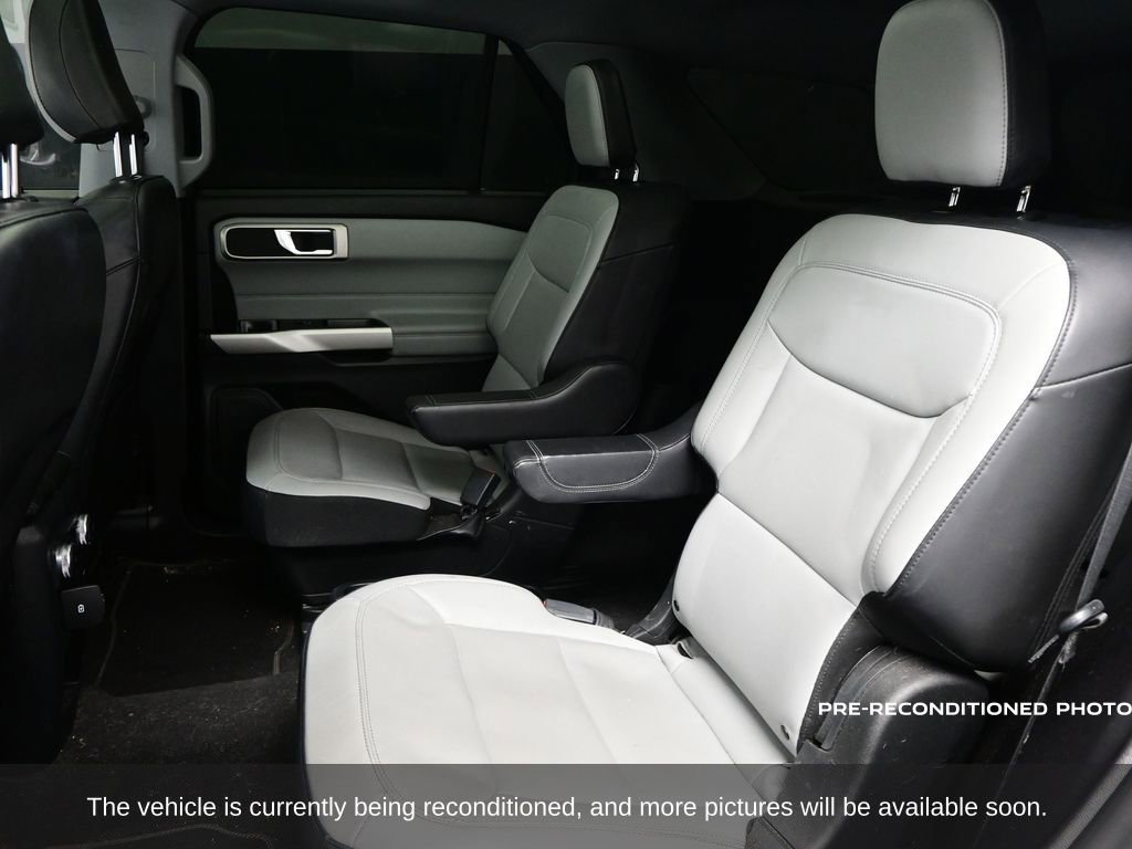 Used 2021 Ford Explorer XLT w/ Equipment Group 202A image 8