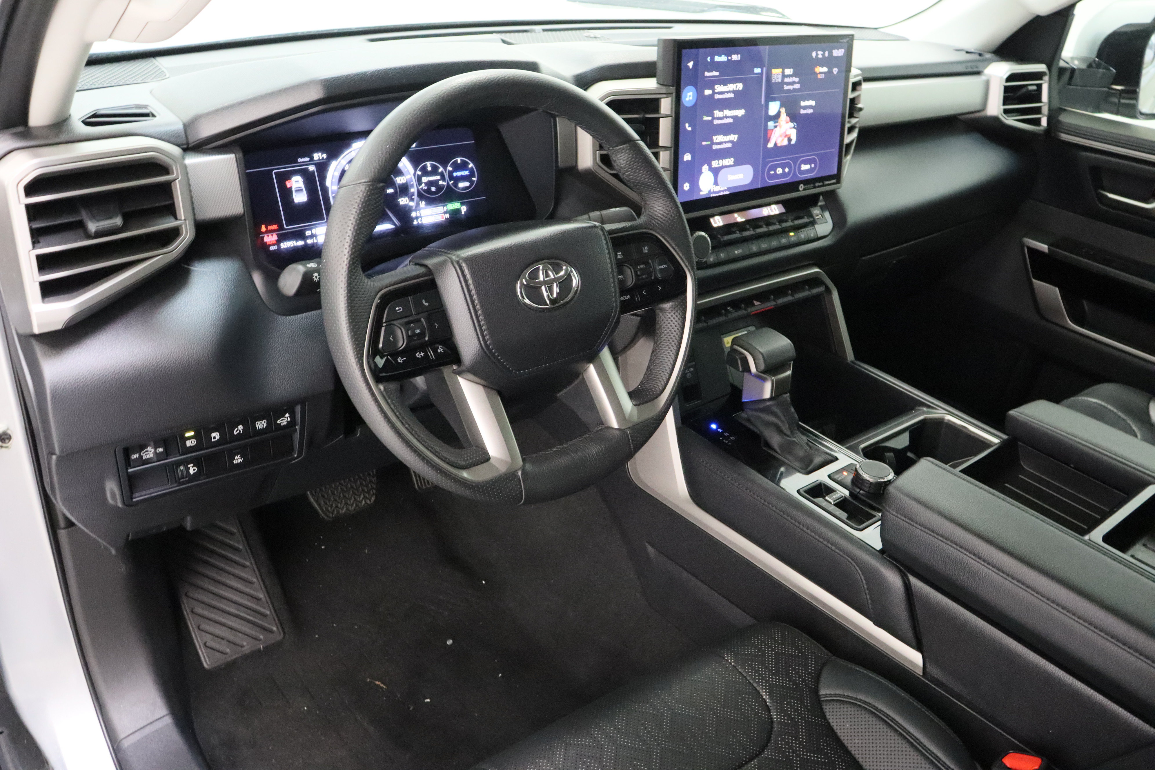 Used 2024 Toyota Tundra Limited w/ Power Package AWD/4WD image 13
