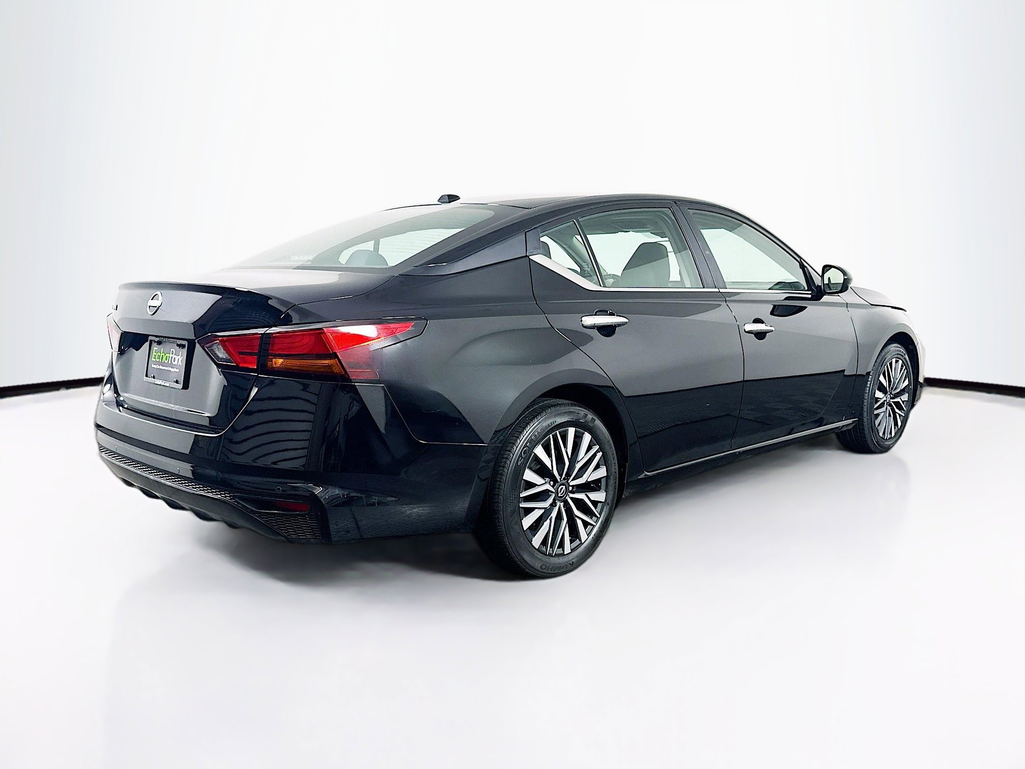 Used 2025 Nissan Altima 2.5 SV image 9