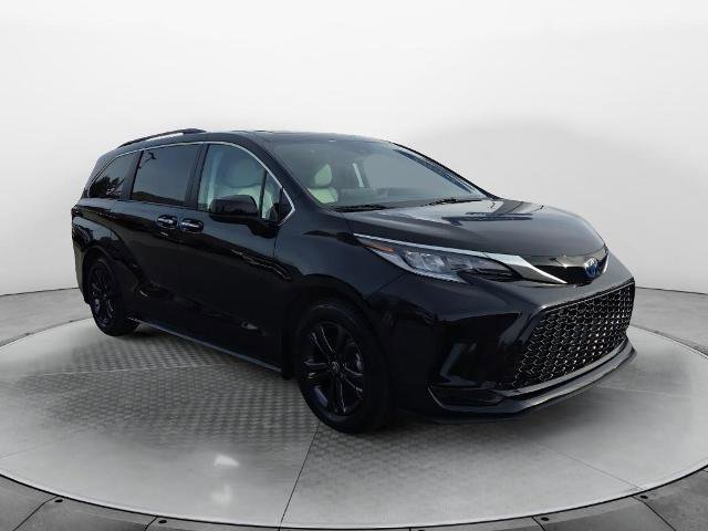 Used 2024 Toyota Sienna XSE AWD/4WD image 1