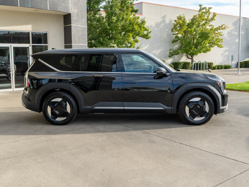 New 2026 Kia EV9 Wind AWD/4WD image 8