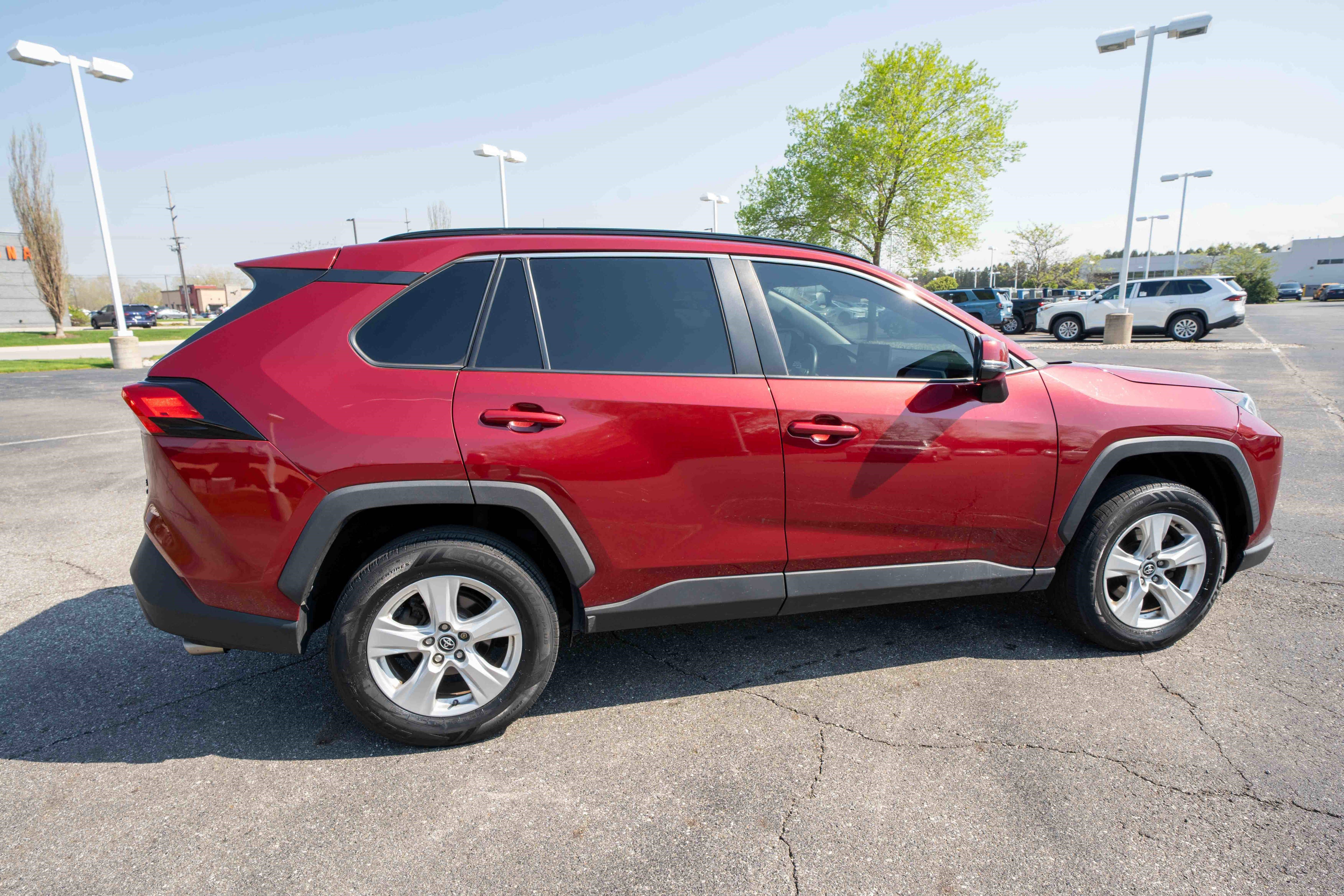 Used 2020 Toyota RAV4 XLE w/ Convenience Package AWD/4WD image 4