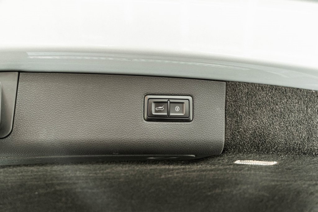 Used 2019 Bentley Bentayga image 46