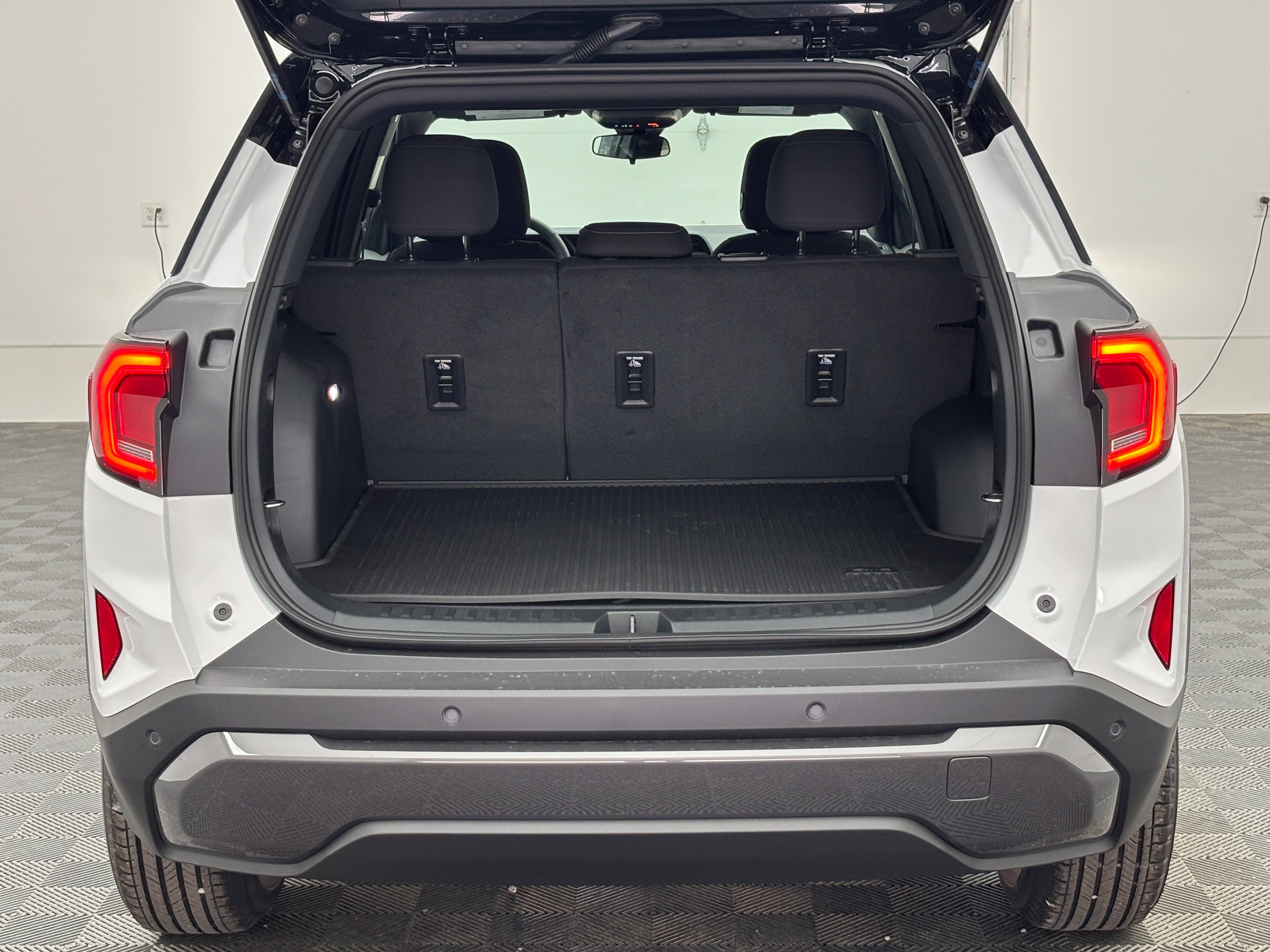 New 2027 GMC Terrain Elevation FWD image 9