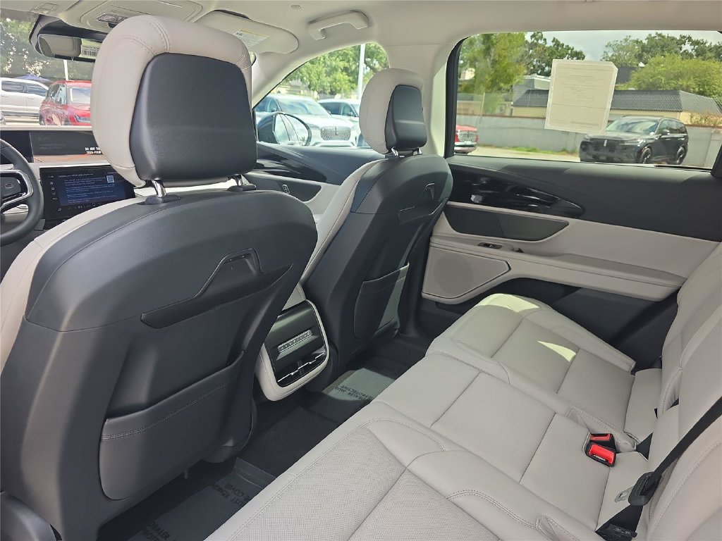 New 2026 Lincoln Nautilus Premier AWD/4WD image 10