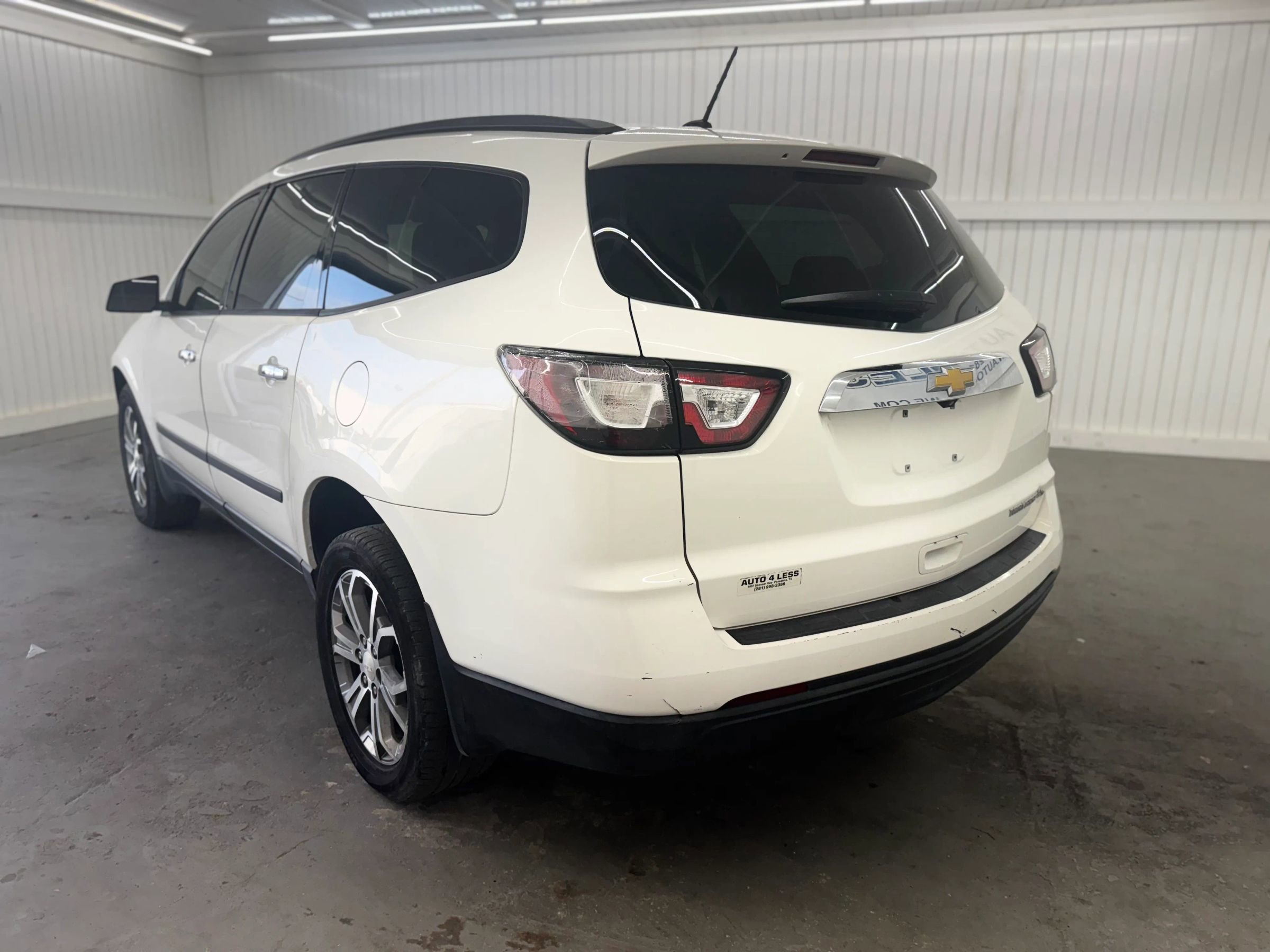 Used 2015 Chevrolet Traverse LS FWD image 7