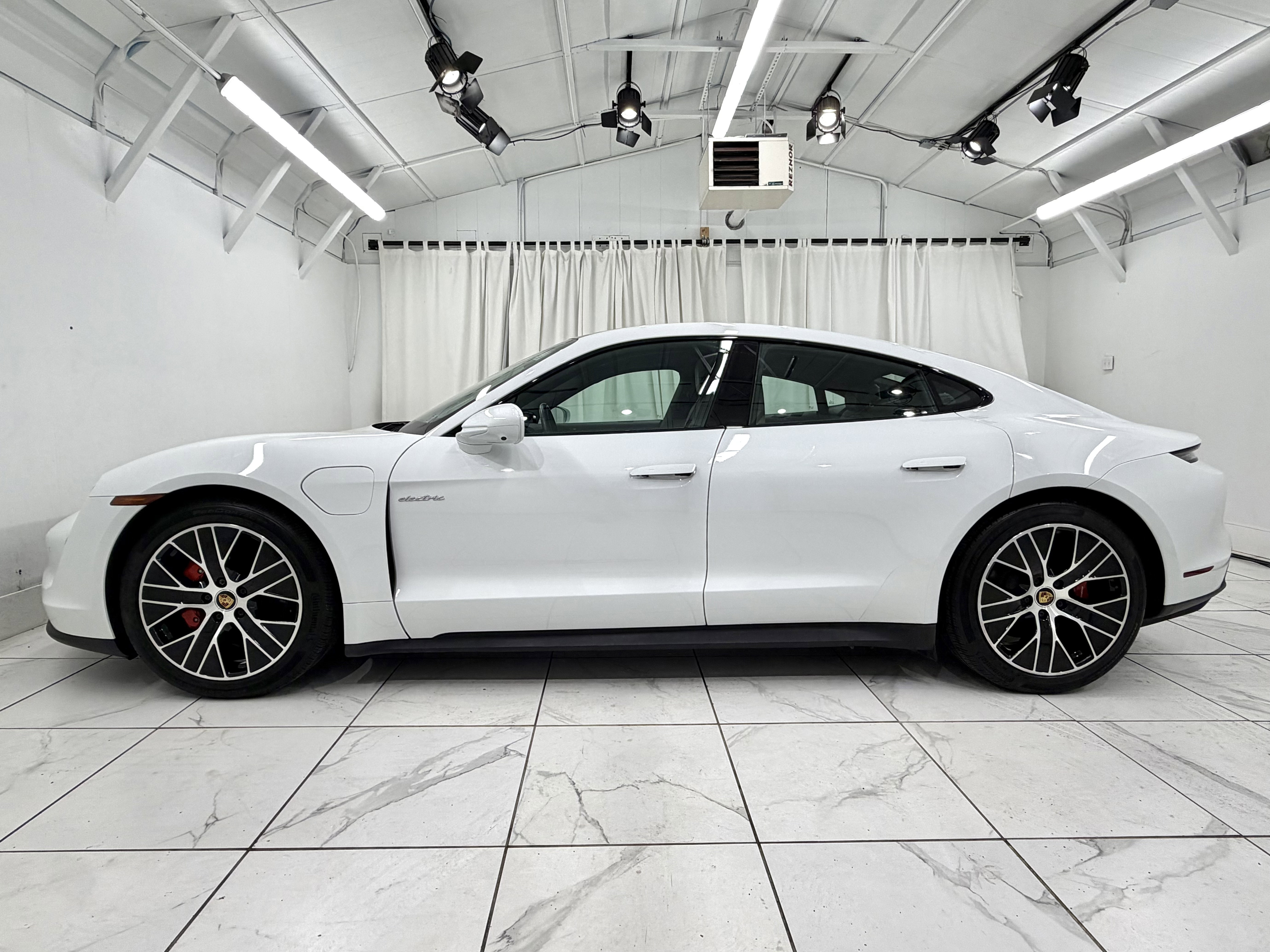 Used 2021 Porsche Taycan 4S image 15