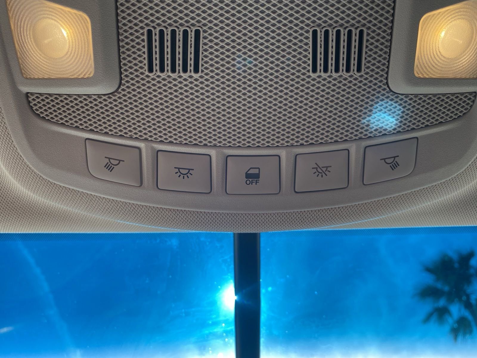 Used 2016 Lincoln MKZ FWD image 19