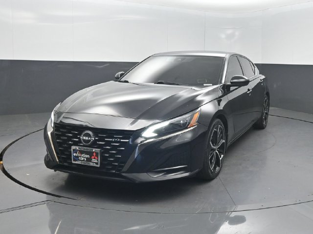 Used 2024 Nissan Altima 2.5 SR FWD image 2