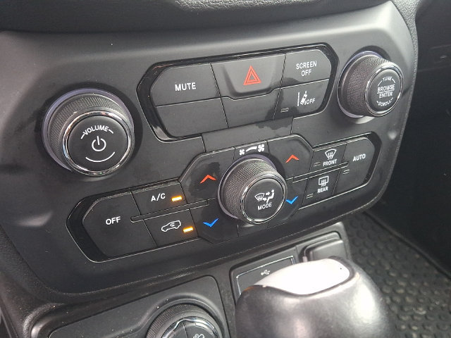 Used 2023 Jeep Renegade Trailhawk AWD/4WD image 15