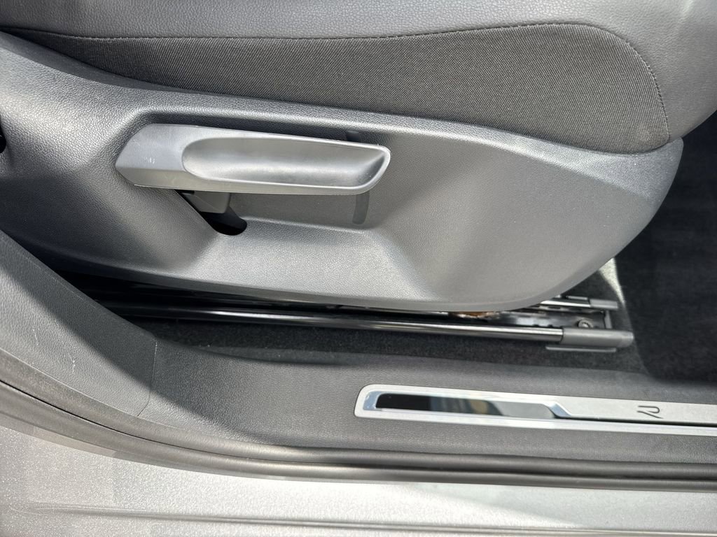 Used 2023 Volkswagen Tiguan SE R-Line image 45