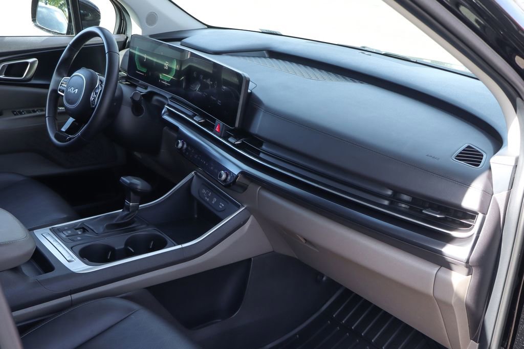Used 2025 Kia Carnival image 47