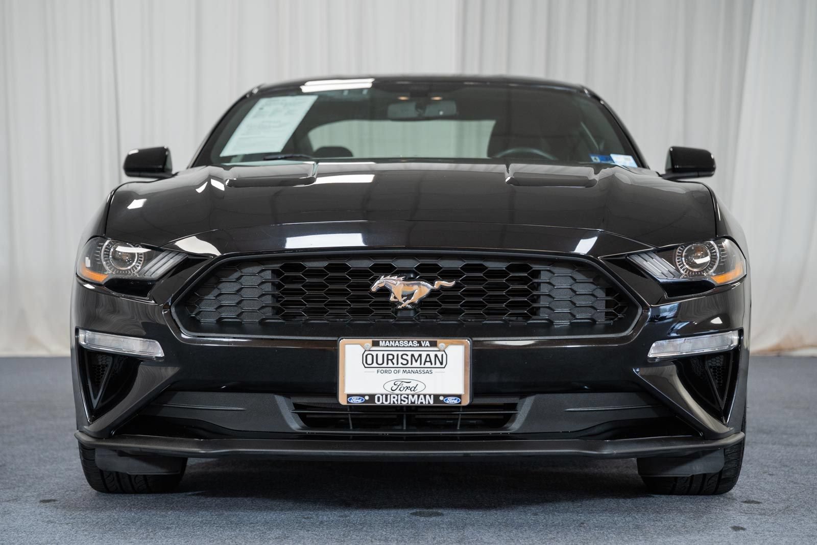 Used 2018 Ford Mustang Coupe RWD image 2