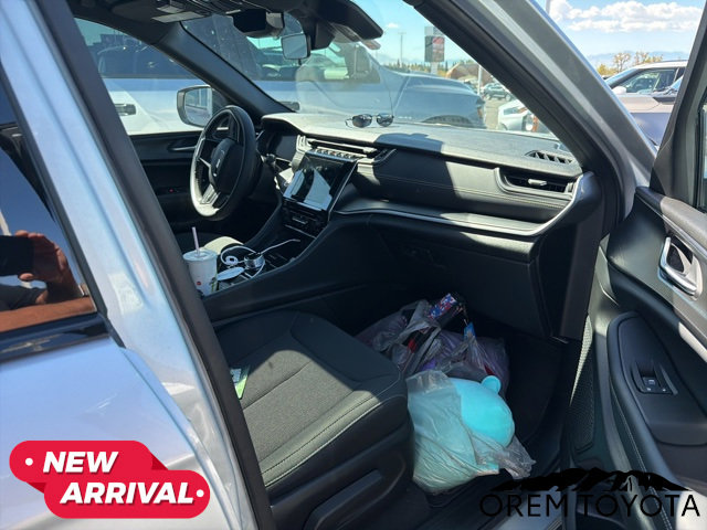 Used 2025 Jeep Grand Cherokee L Laredo w/ Trailer Tow Package image 8