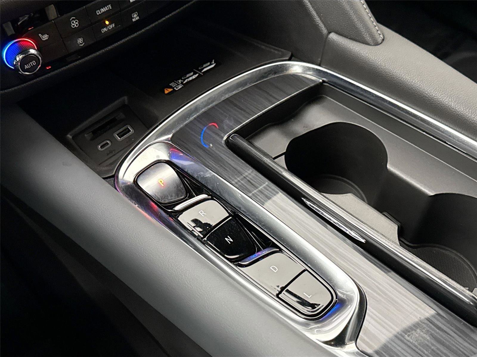 Used 2024 Buick Enclave Essence image 26