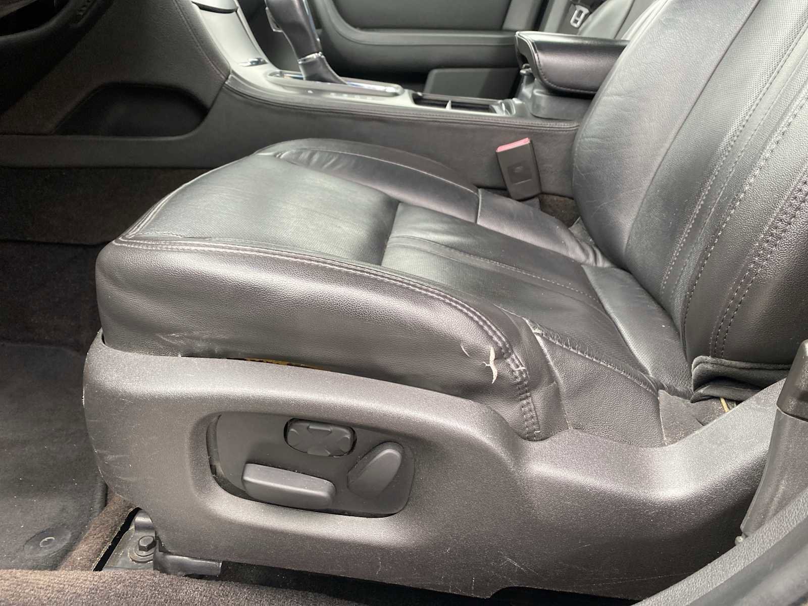 Used 2016 Lincoln MKS image 24