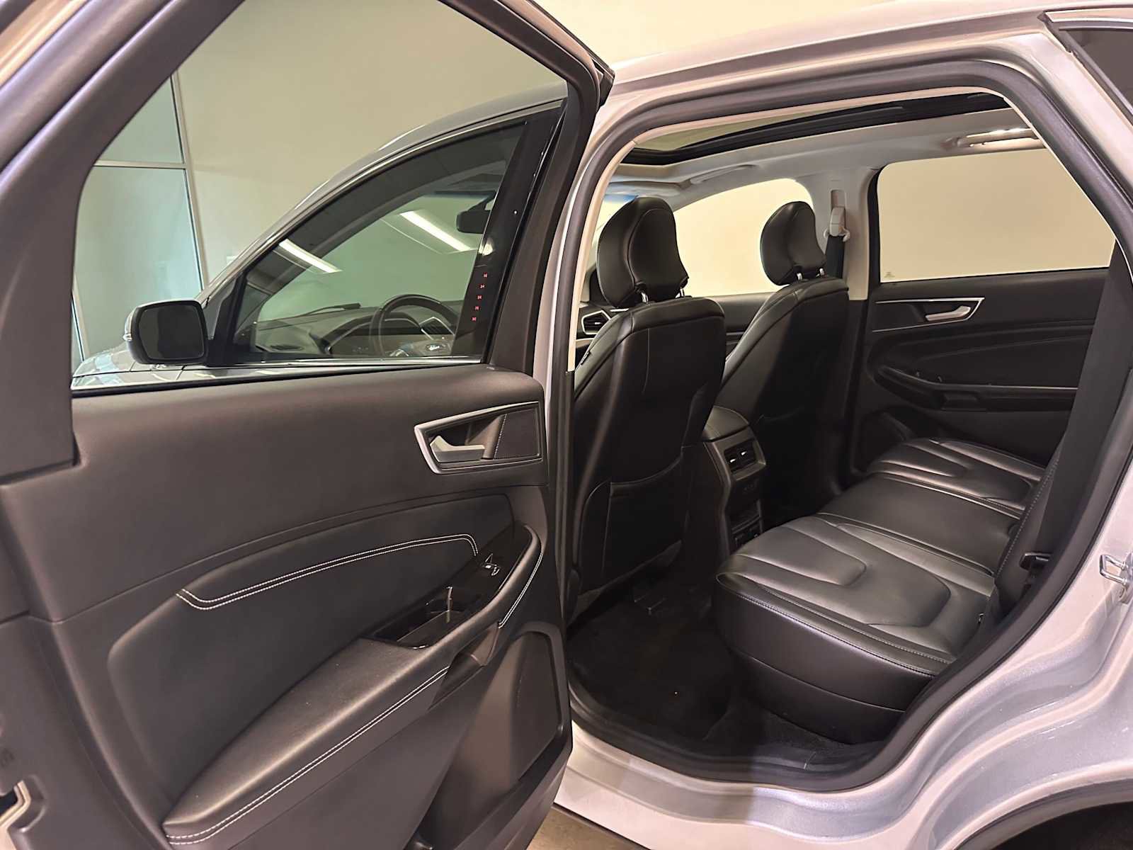 Used 2017 Ford Edge Titanium w/ Canadian Touring Package image 23