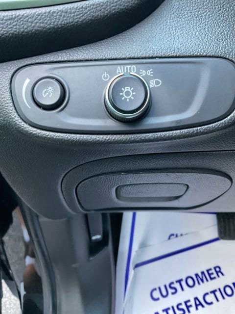 Used 2019 Chevrolet Trax LT w/ LT Convenience Package FWD image 29