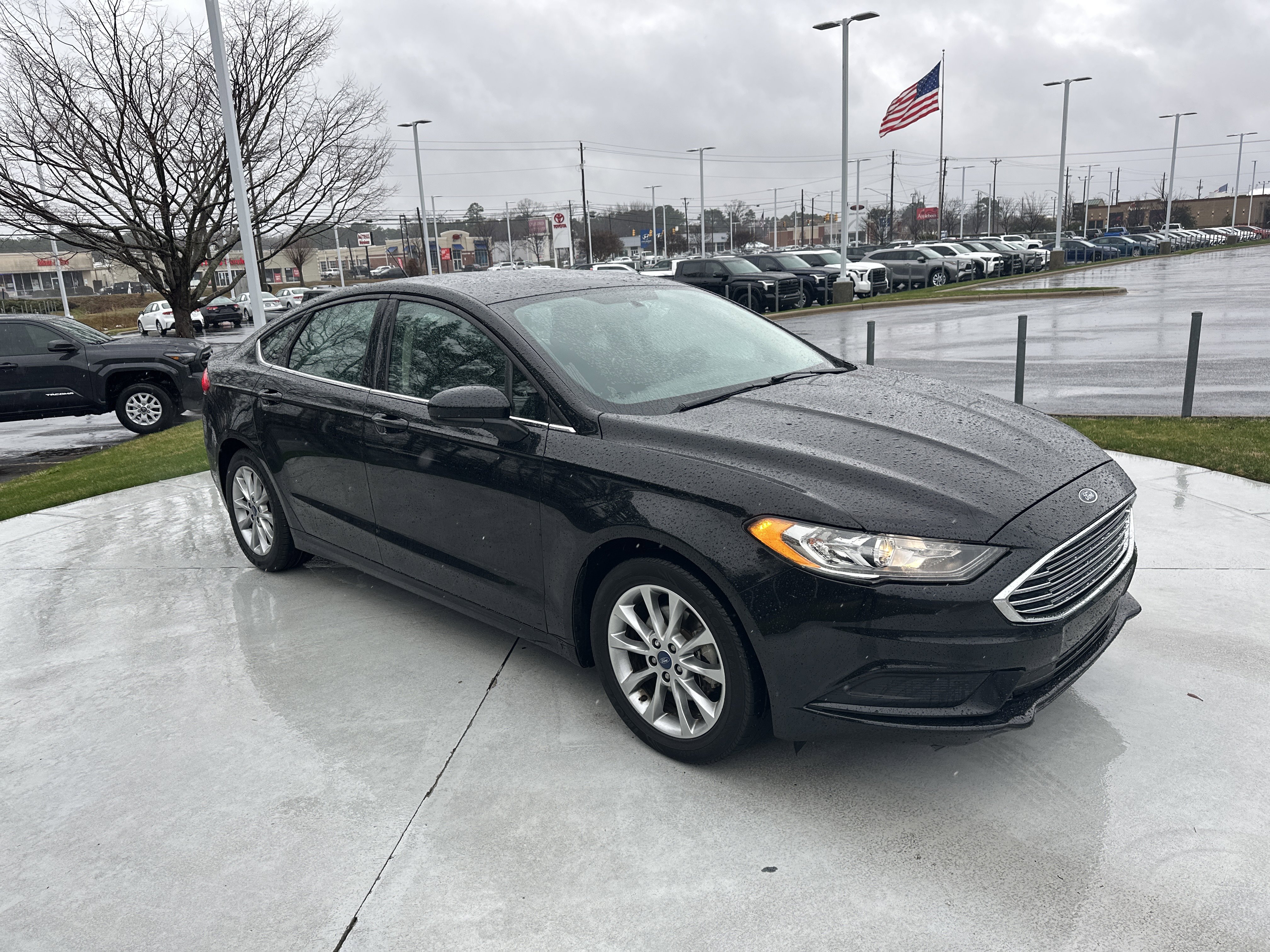 Used 2017 Ford Fusion SE w/ Fusion SE Technology Package video 2