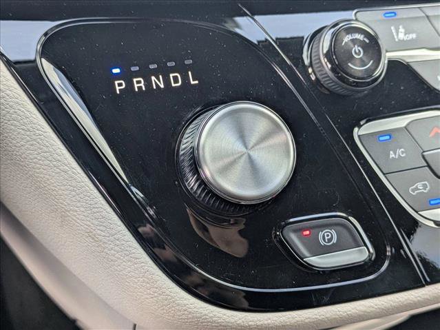 Used 2024 Chrysler Pacifica Select image 14