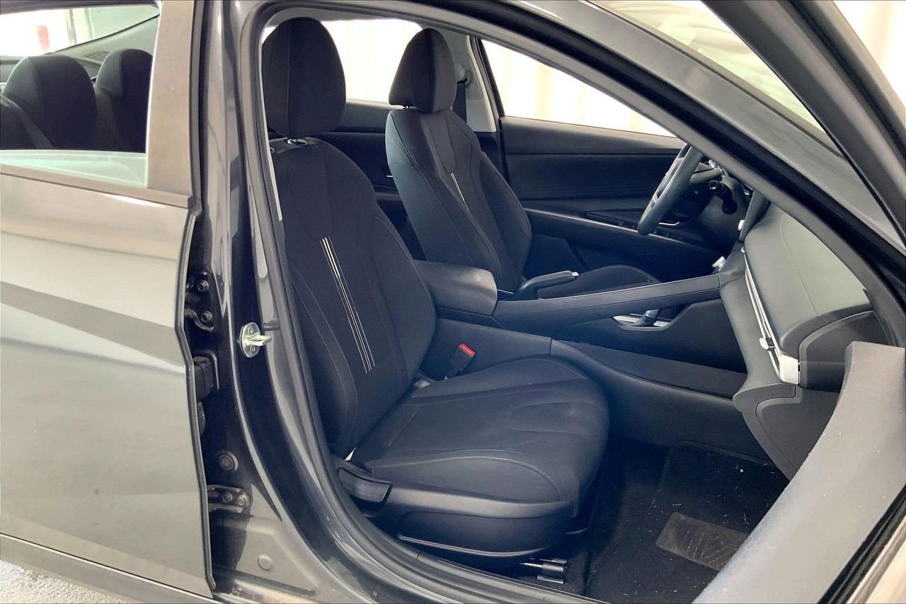 Used 2021 Hyundai Elantra SEL image 16