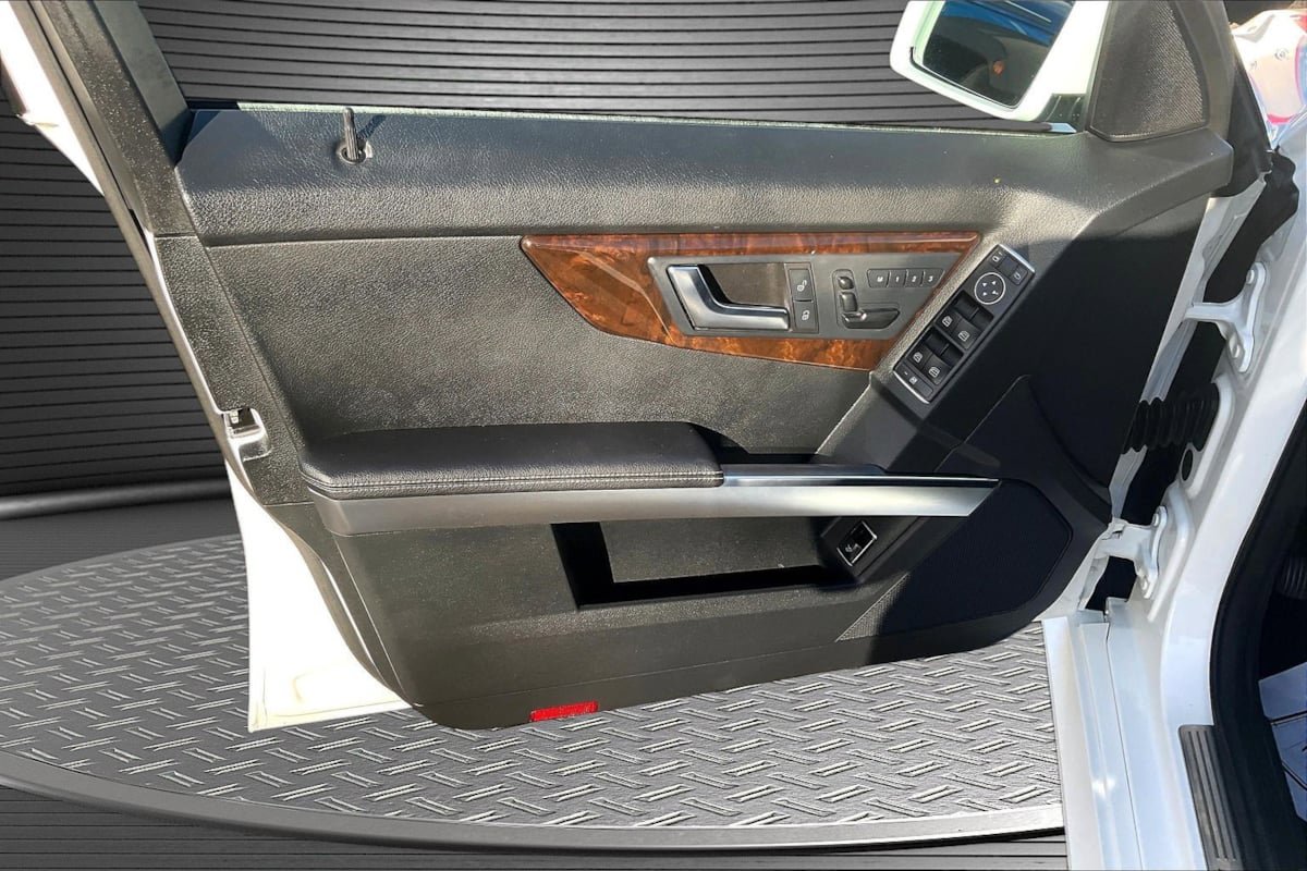 Used 2015 Mercedes-Benz GLK 350 4MATIC image 18