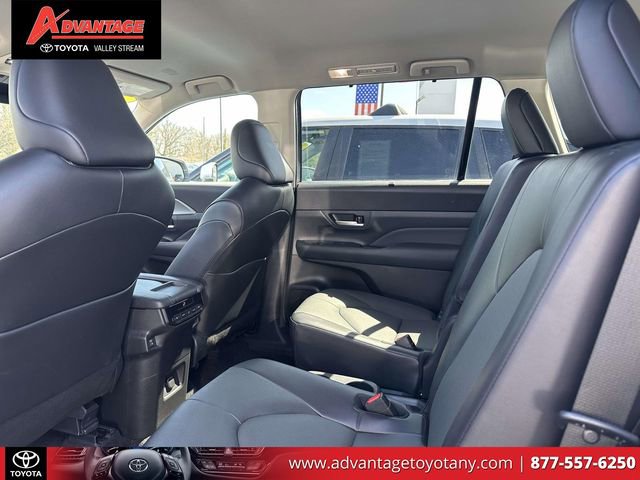 Used 2024 Toyota Grand Highlander XLE AWD/4WD image 14