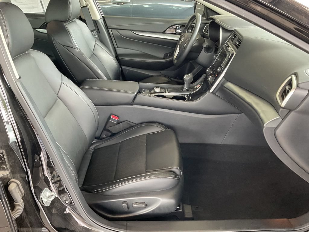 Used 2023 Nissan Maxima SV w/ Floor Mat Group FWD image 18
