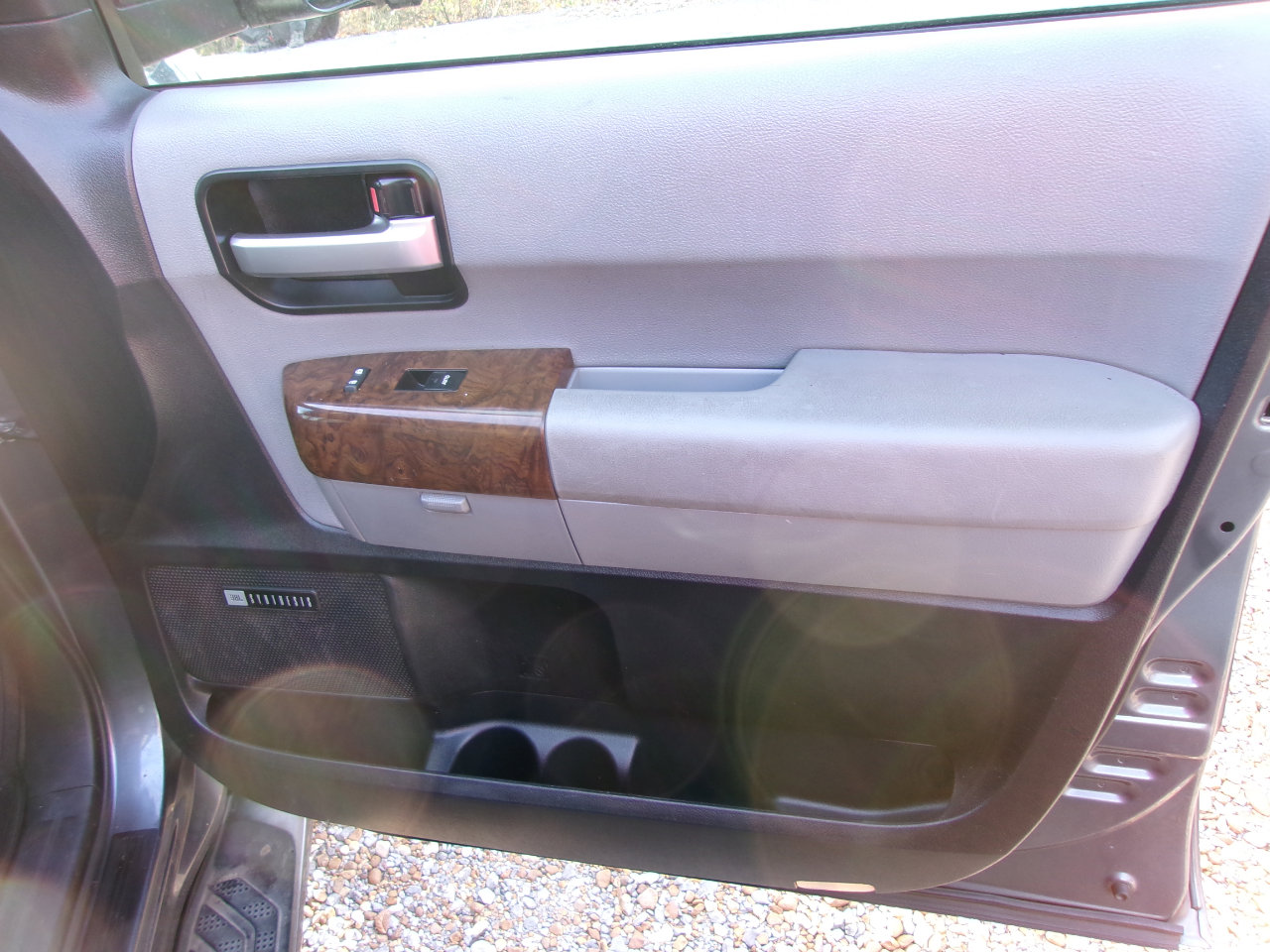 Used 2010 Toyota Sequoia Platinum image 15