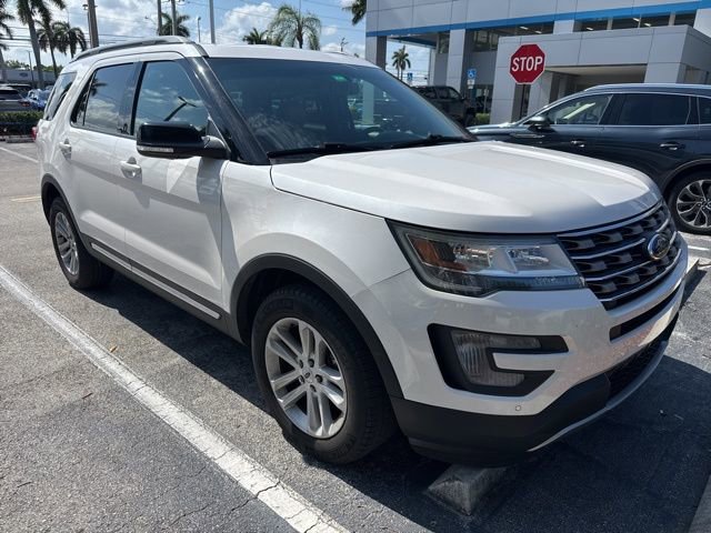 Used 2017 Ford Explorer XLT w/ Equipment Group 202A FWD image 1