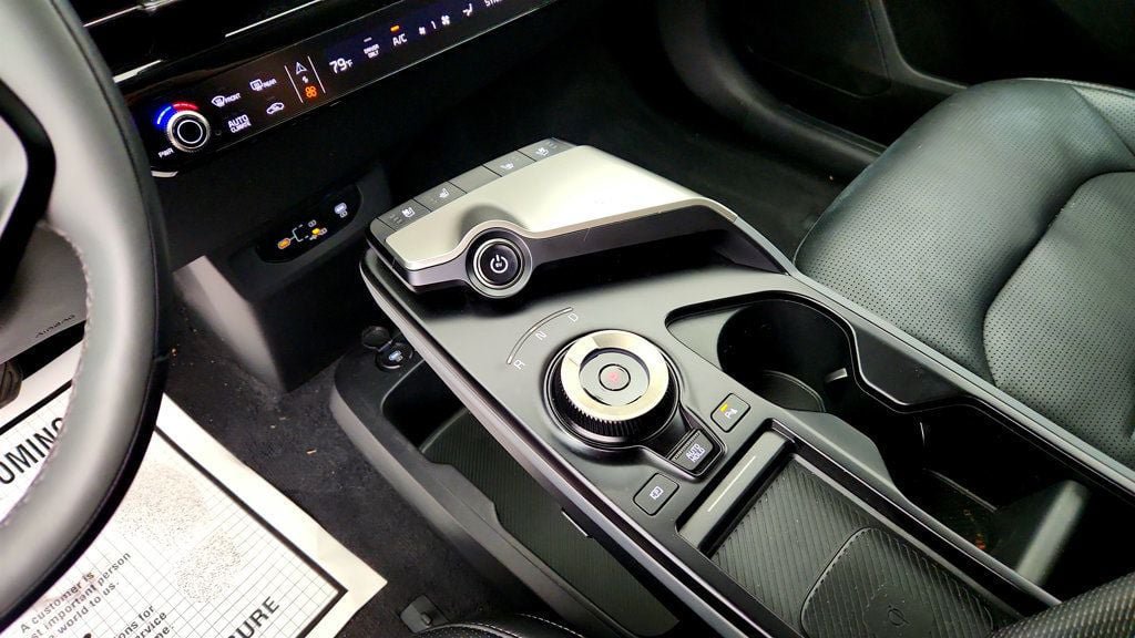 Used 2025 Kia EV6 Wind RWD image 14