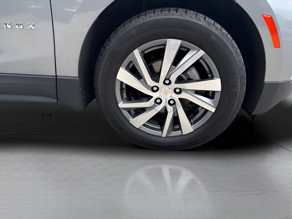 Used 2023 Chevrolet Equinox Premier AWD/4WD image 2