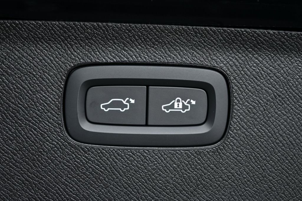 New 2026 Volvo XC90 B6 Plus w/ Protection Package Premier image 33