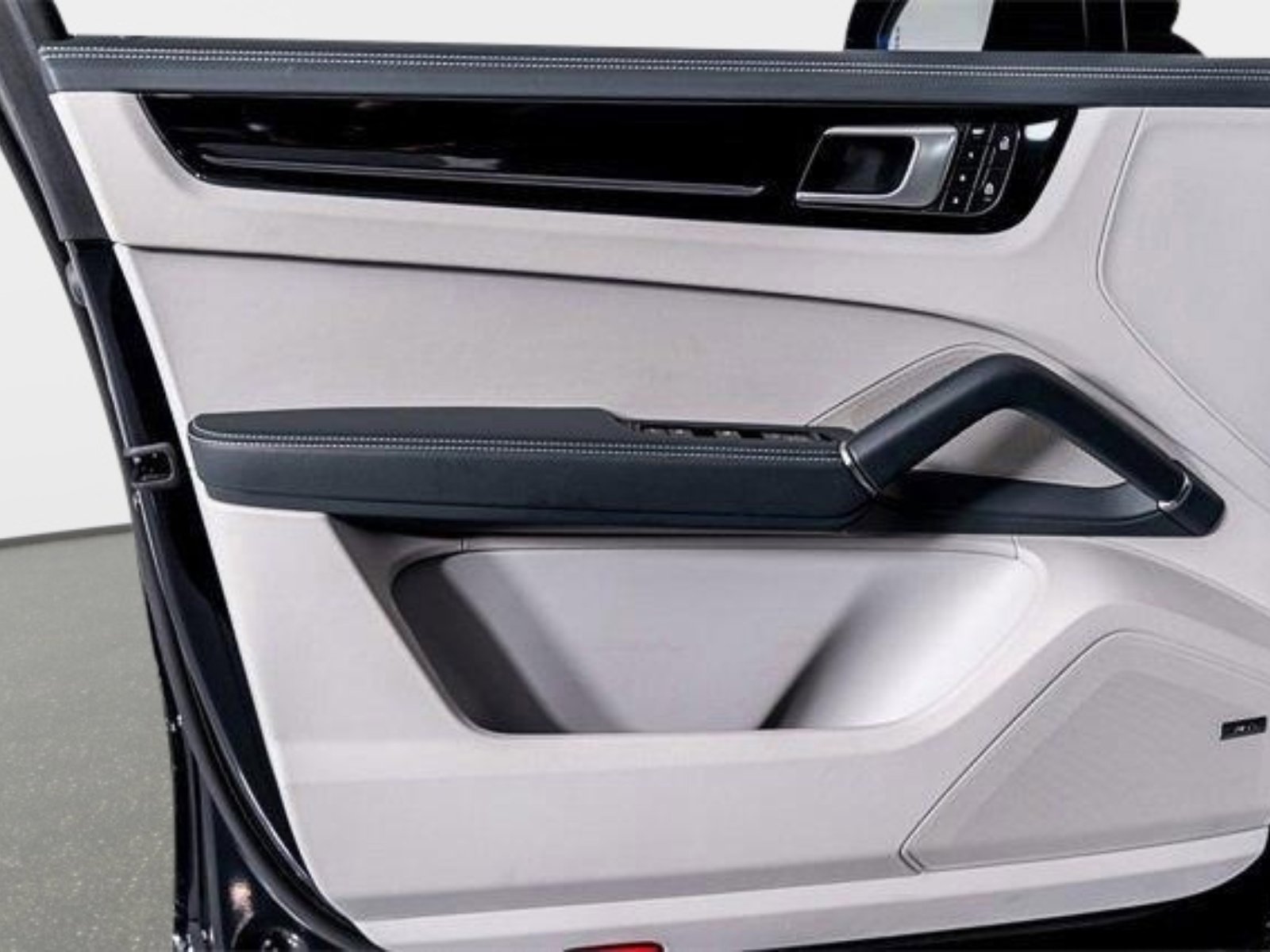 Used 2022 Porsche Cayenne S image 53