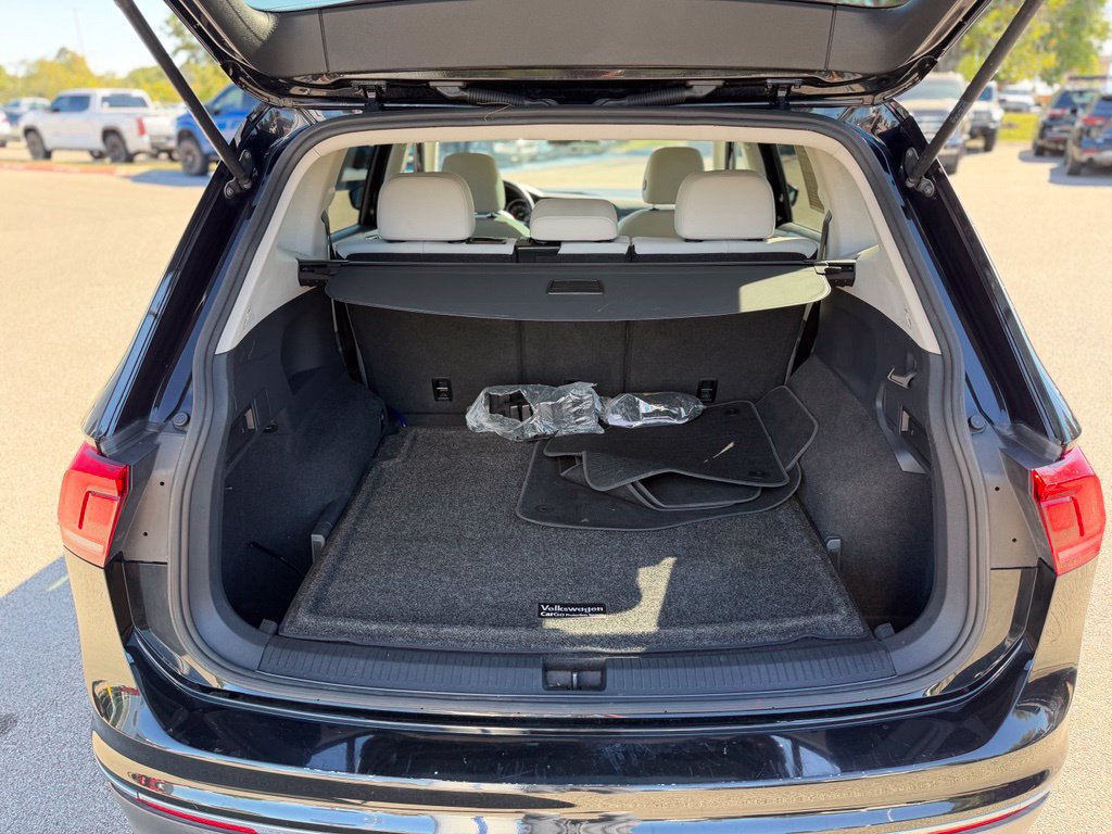 Used 2018 Volkswagen Tiguan SE w/ Panoramic Sunroof Package AWD/4WD image 23