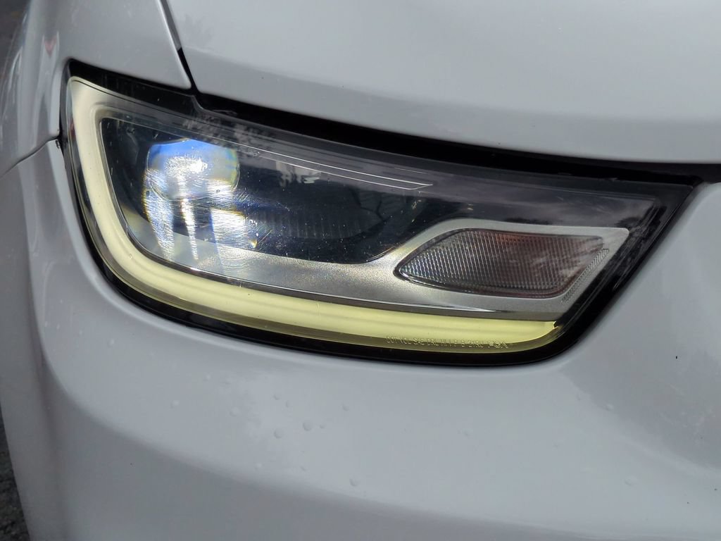 Used 2024 Chrysler Pacifica Touring-L FWD image 11