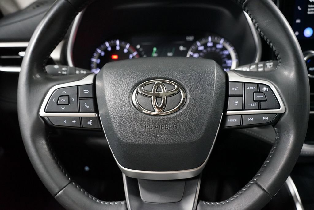 Used 2023 Toyota Highlander XLE image 12