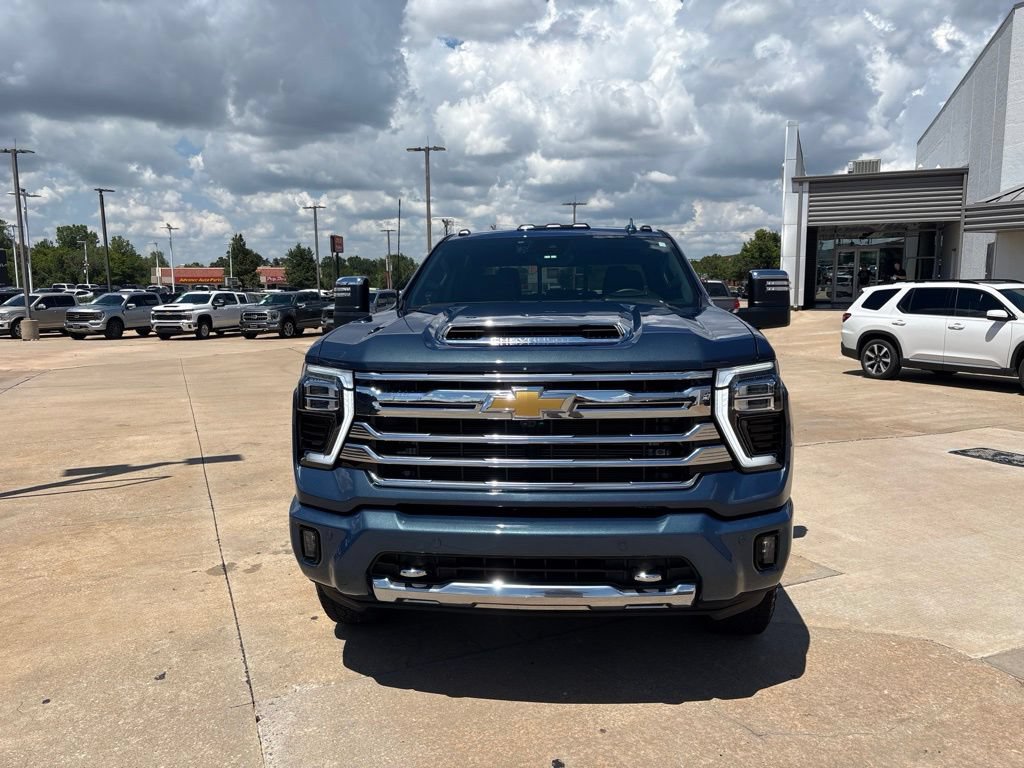 Used 2024 Chevrolet Silverado 2500 High Country w/ Technology Package AWD/4WD image 2