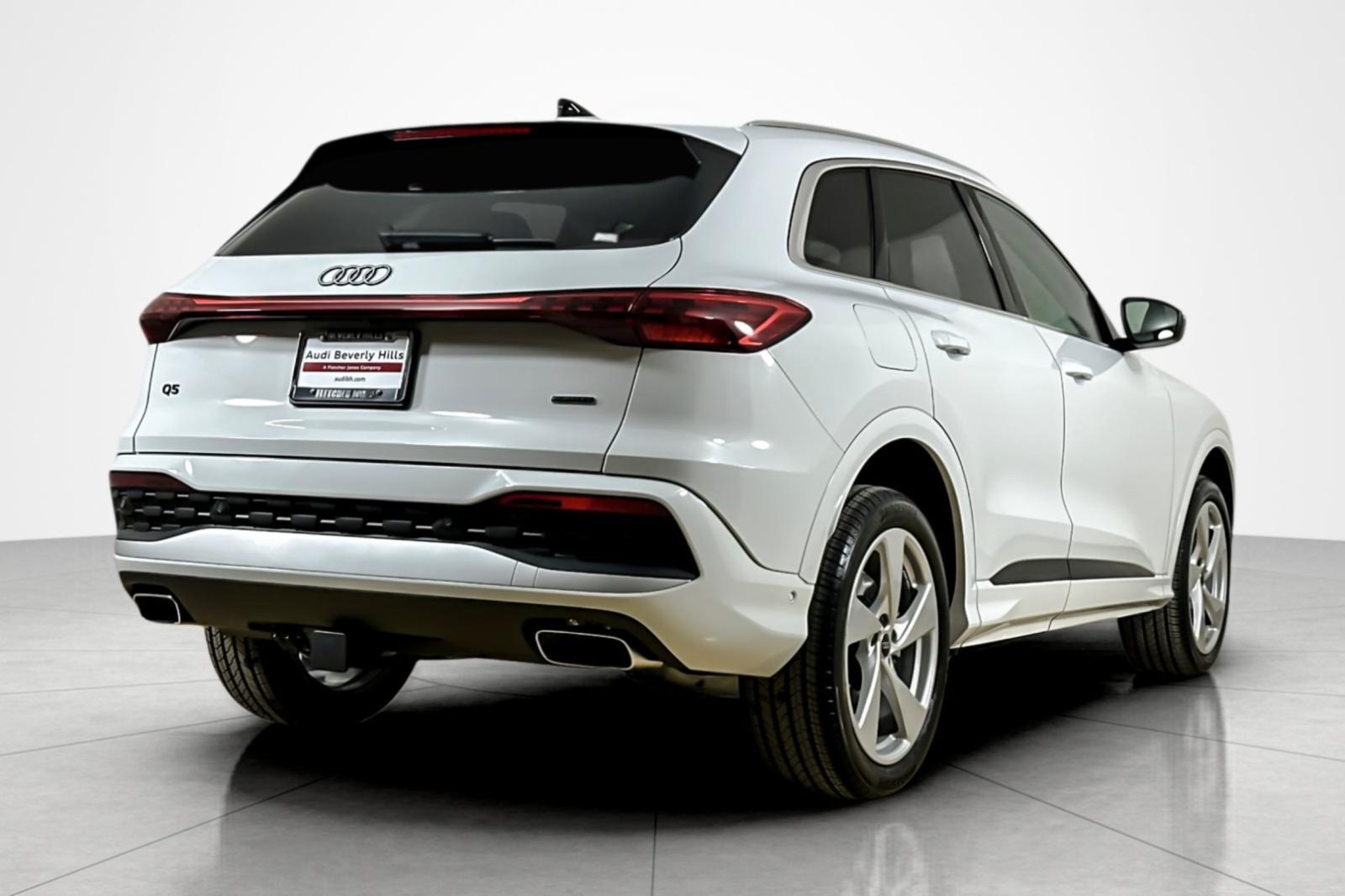 Used 2025 Audi Q5 Premium Plus w/ Premium Plus AWD/4WD image 5
