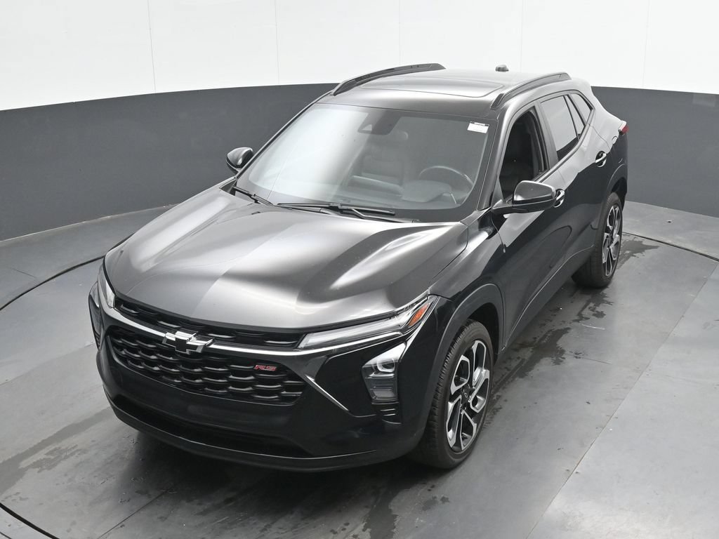 Used 2025 Chevrolet Trax RS w/ Sunroof Package FWD image 35