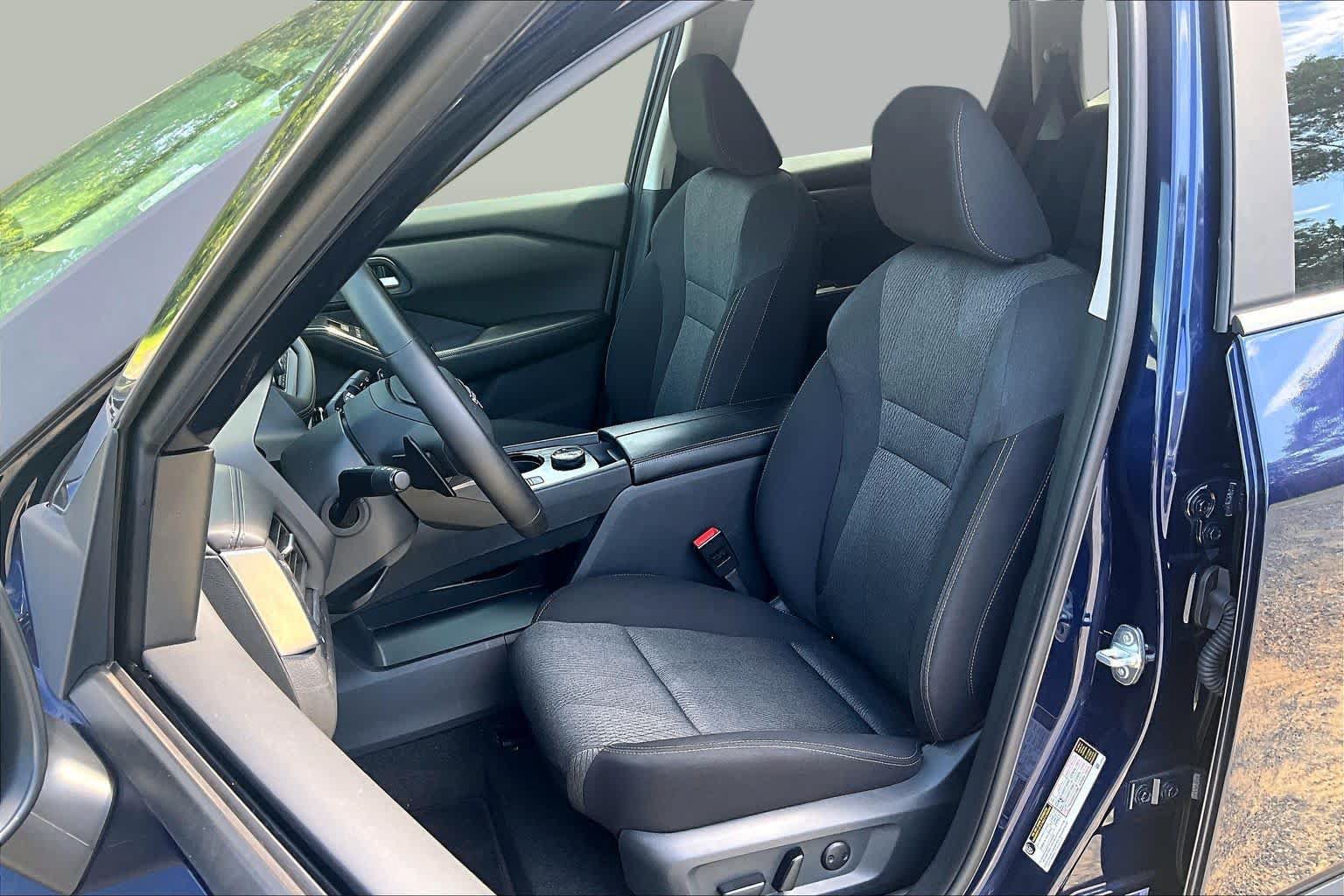 Used 2026 Nissan Rogue SV AWD/4WD image 8
