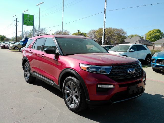 Used 2023 Ford Explorer XLT w/ Equipment Group 202A AWD/4WD image 4