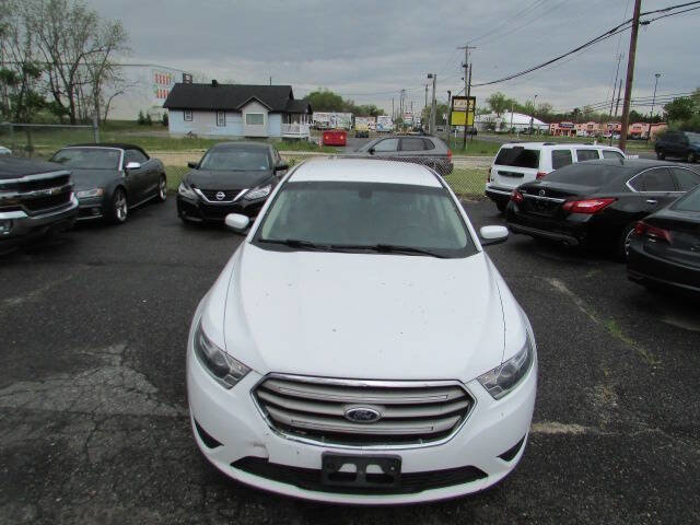 Used 2015 Ford Taurus SEL w/ Equipment Group 201A FWD image 3