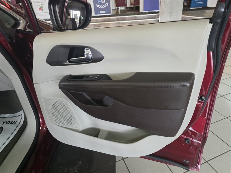 Used 2021 Chrysler Voyager LX FWD image 13