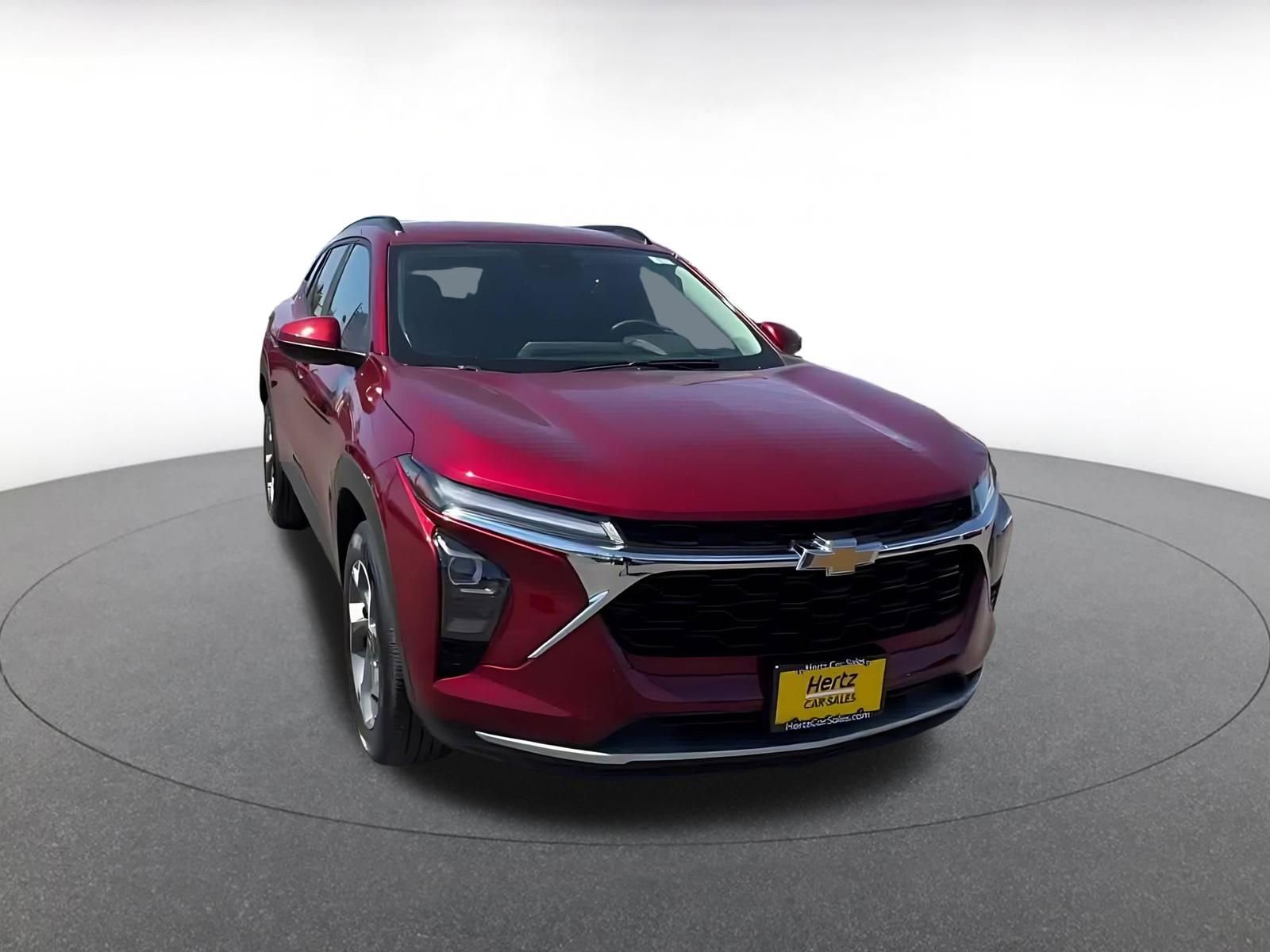 Used 2025 Chevrolet Trax LT FWD image 3